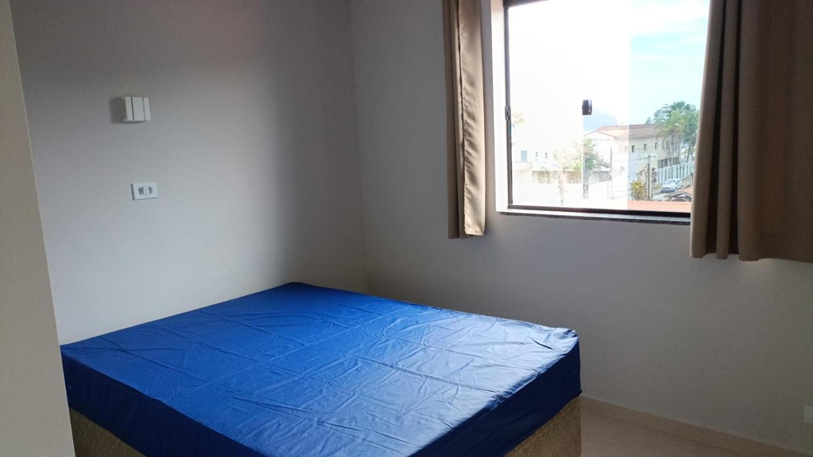 Apartment Pe Na Areia, Ubatuba, 2quartos, Inteiro , Wi-fi ,garagem *